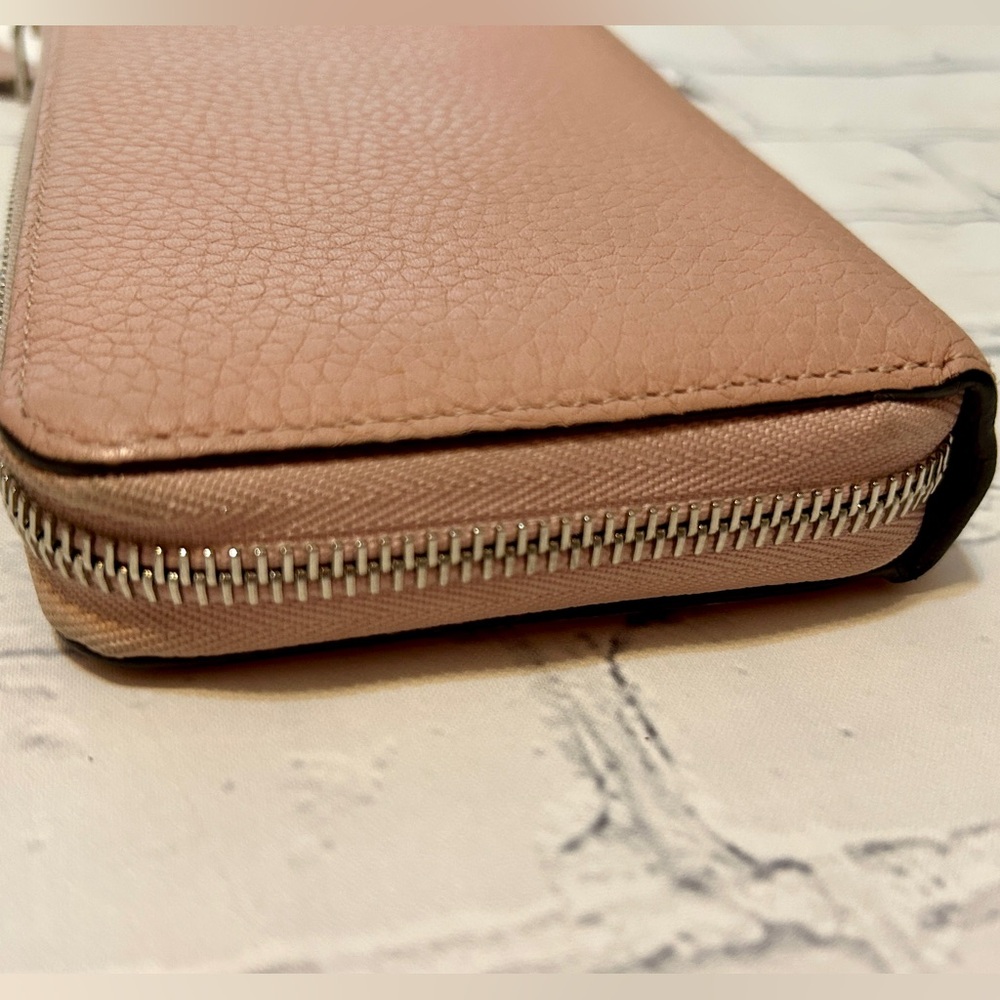 Louis Vuitton Comete Zip Wallet - Full Set. Gorgeous Light Pink W/ Taupe Inside. - Picture 10 of 16